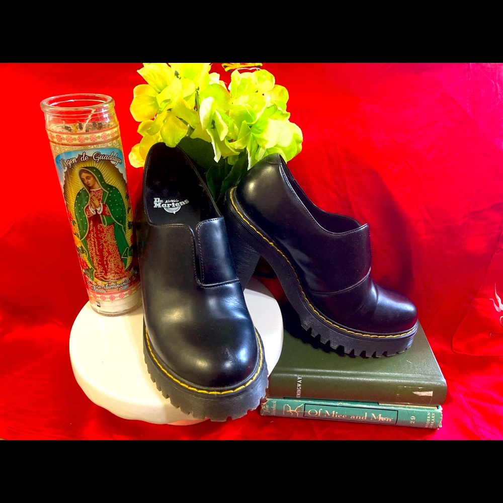 Black heeled clogs